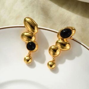 Elegant Gold and Black Earrings A927